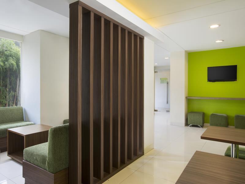 Hotel Ixo Bekasi 15/18