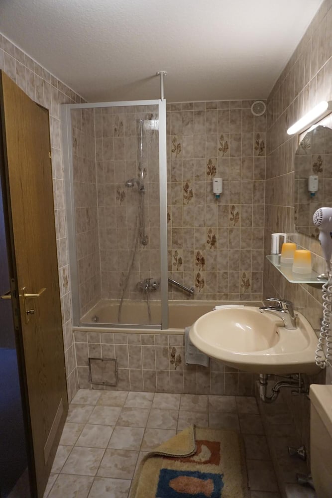 Hotel Weinhaus Grebel 46/49