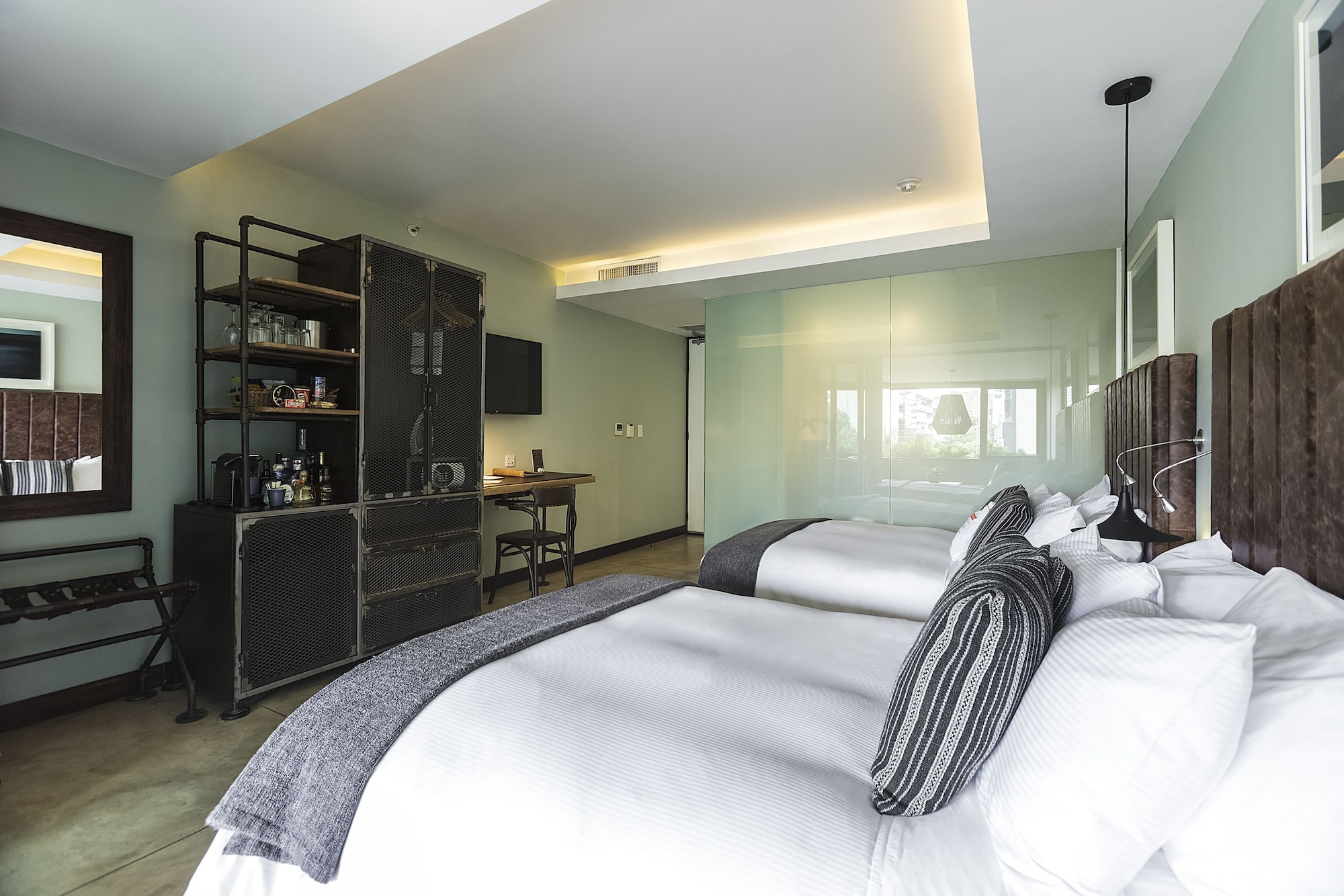 STANDARD, 2 DOUBLE BEDS