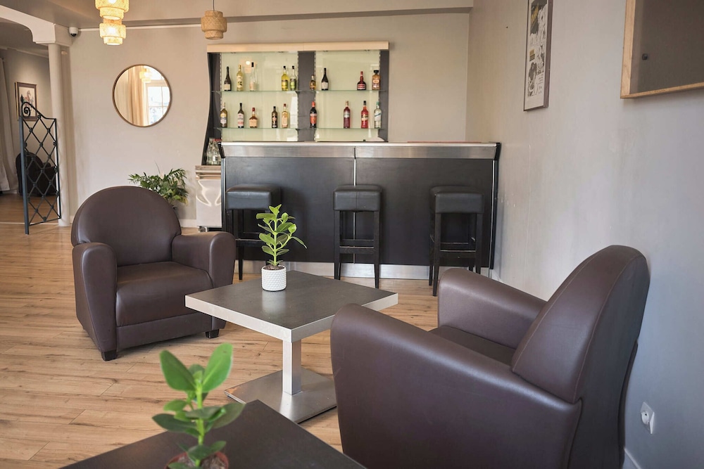 HOTEL LE PLAT D'ETAIN 25/39