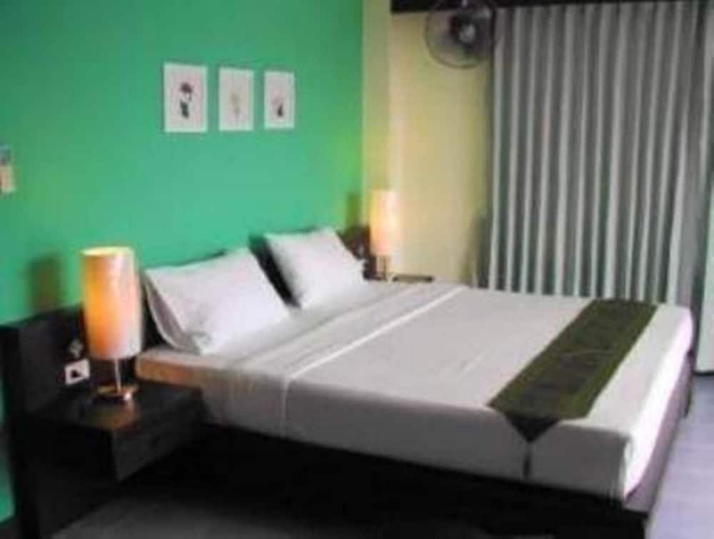 J Hotel 23/51