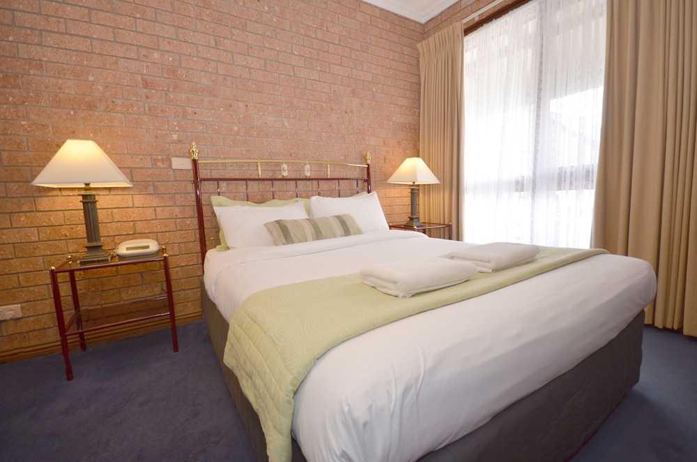 Central Springs Inn 21/28