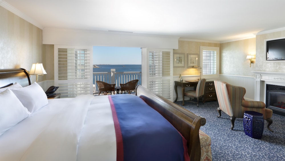 Madison Beach Hotel, Curio Collection by Hilton 21/88