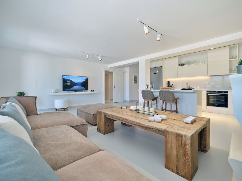 Empire Luxury Villas 29/48