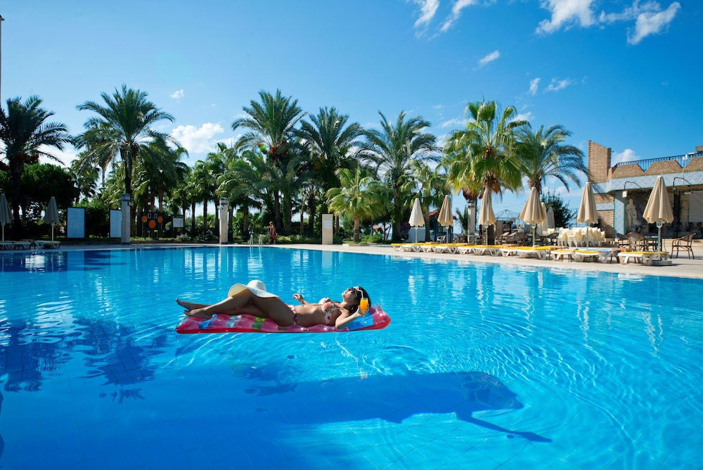 MC Beach Resort Hotel 13/53