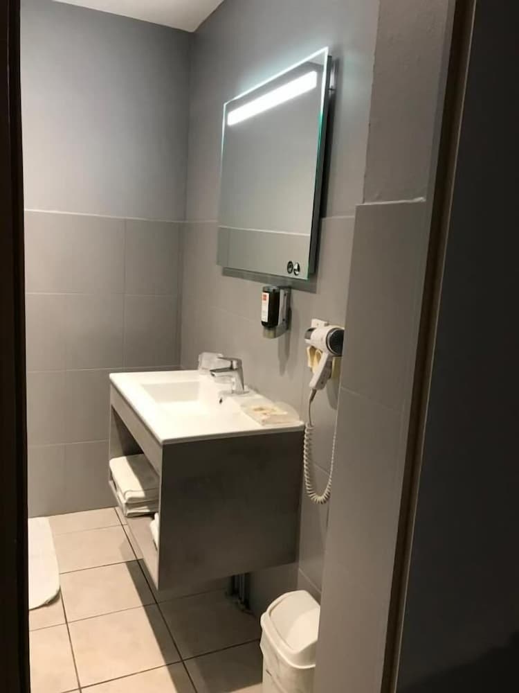 HOTEL LES FRANGINS 24/25