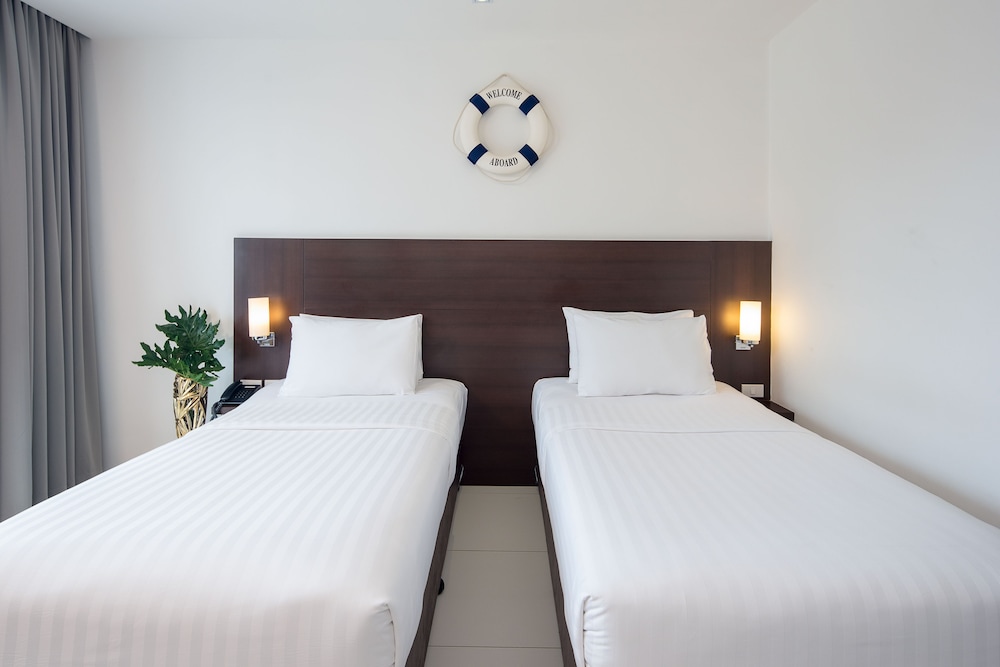 Rodina Beach Hotel 19/74