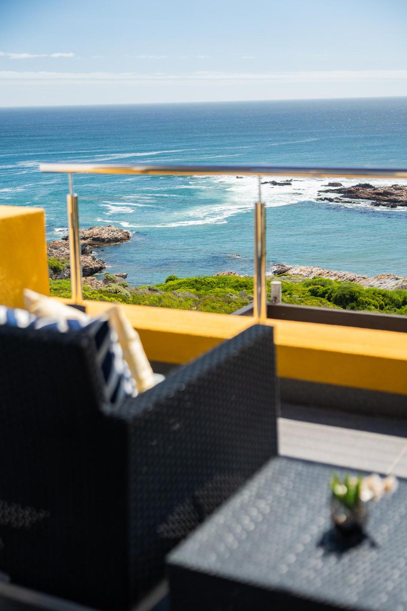Crayfish Lodge Sea & Country Guest House 37/47