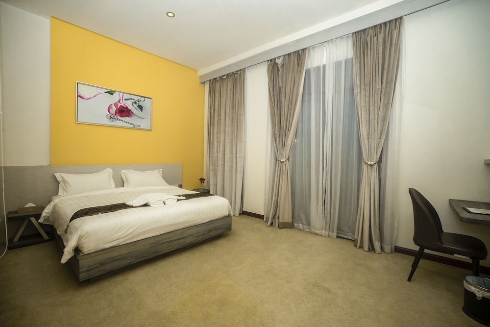 Green Rose Hotel 6/30