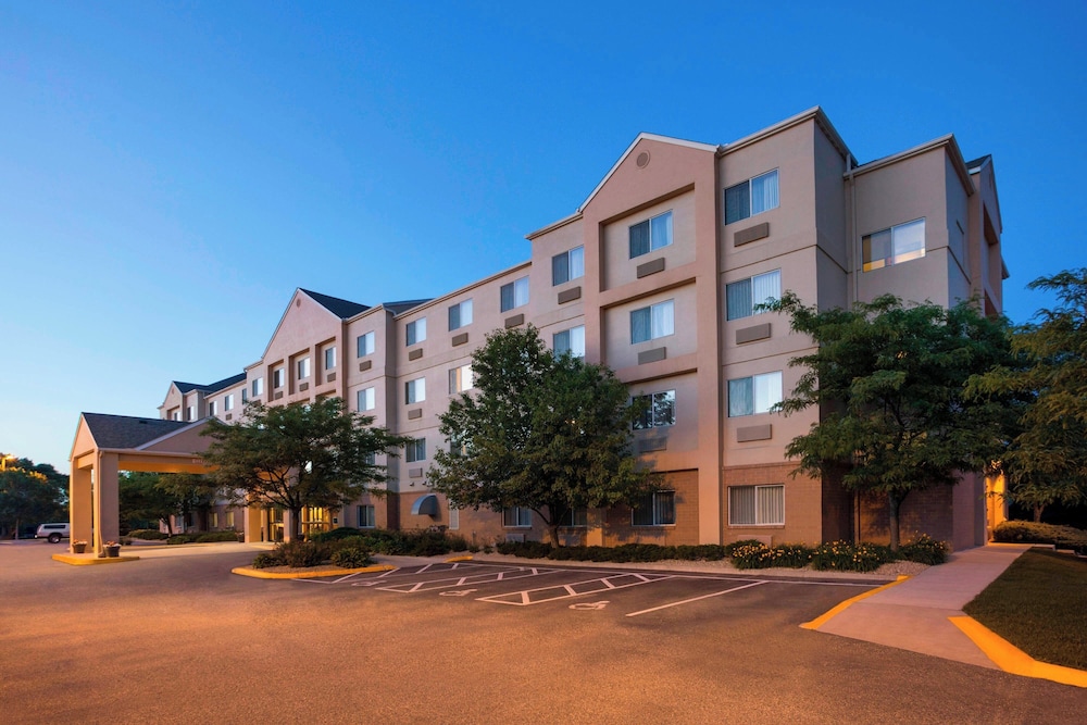 Fairfield Inn Suites Minneapolis St Paul Airport in MENDOTA HEIGHTS - MN