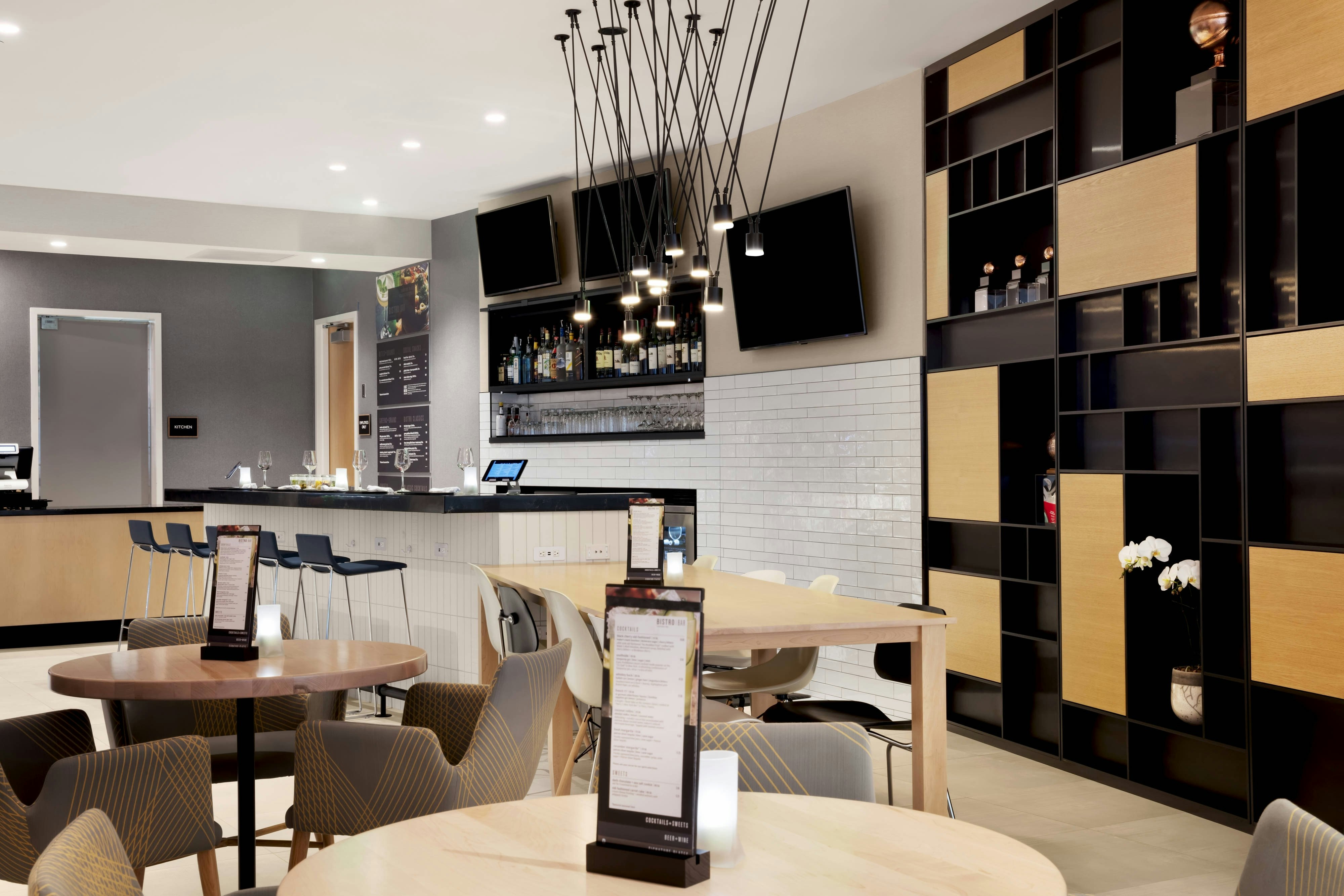 Courtyard by Marriott Boston Downtown/North Station 35/51