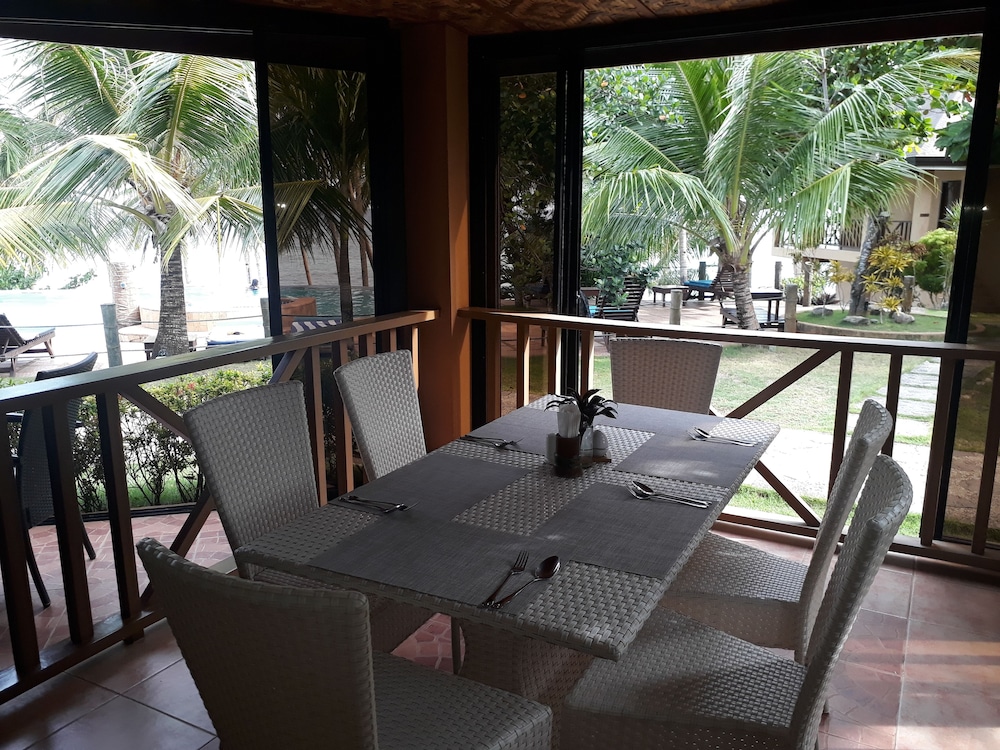 Anda White Beach Resort 8/64