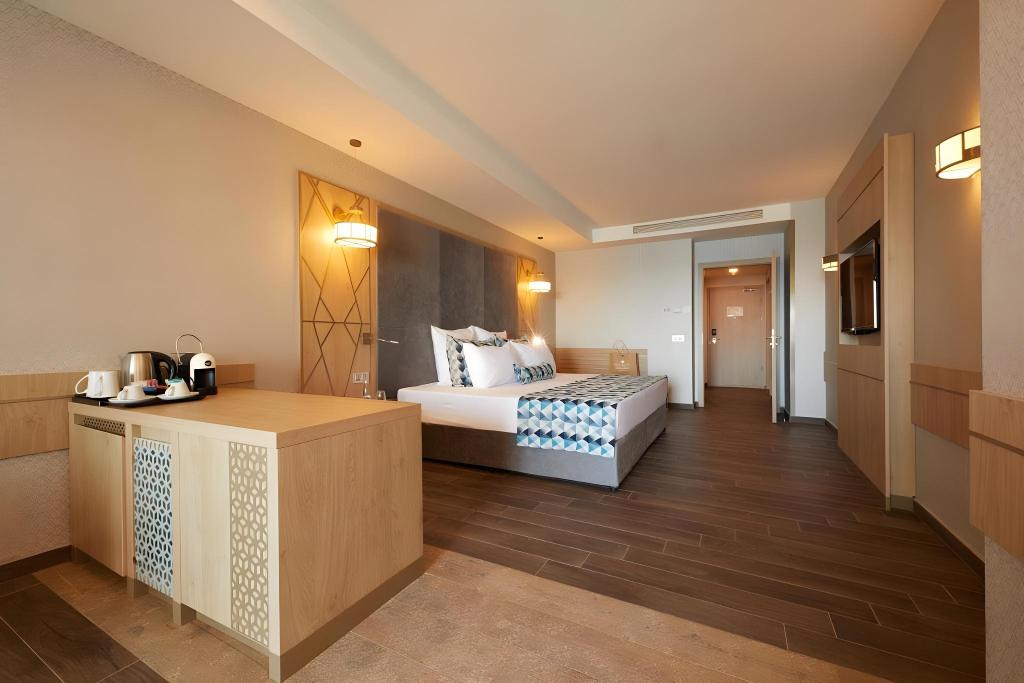 Preferred Club, Junior Suite, Deluxe, 2 Double Beds, Sea Front
