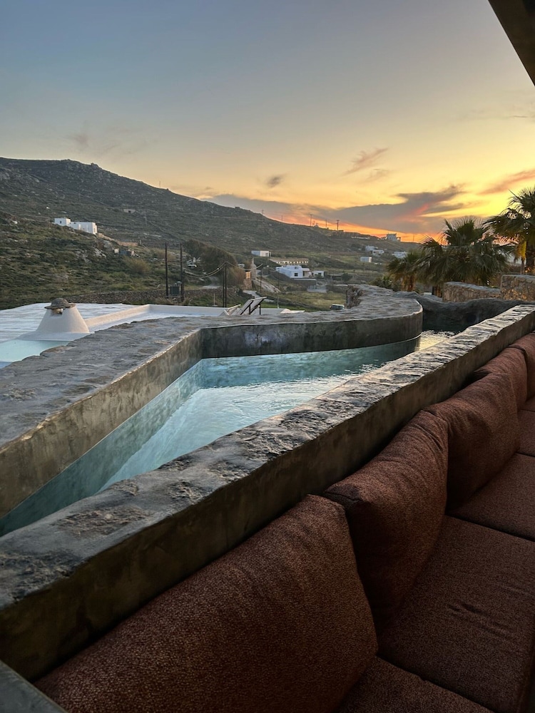 Ftelia Black Villas 43/50