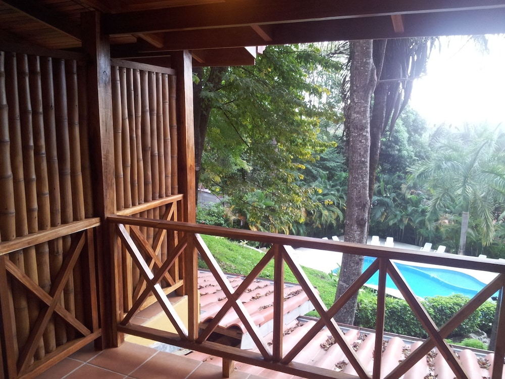 Esencia Hotel And Villas 36/65