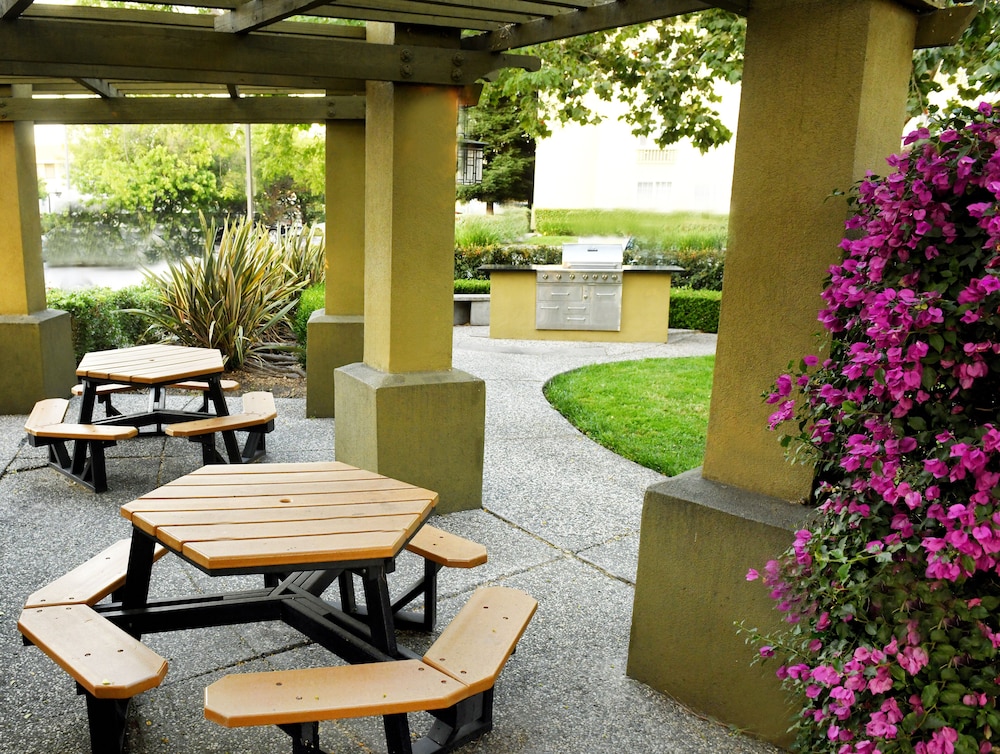 Larkspur Landing Sunnyvale - An All-Suite Hotel 32/48