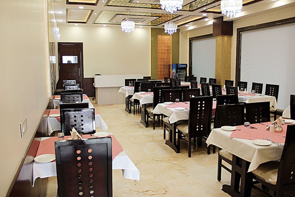 Fabhotel Taj Nagari 37/50
