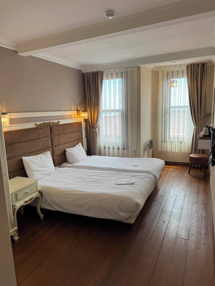 Sphendon Hotel 23/73