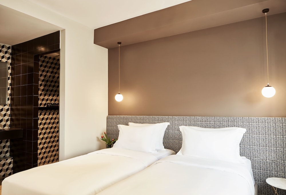 STANDARD, DOUBLE BED