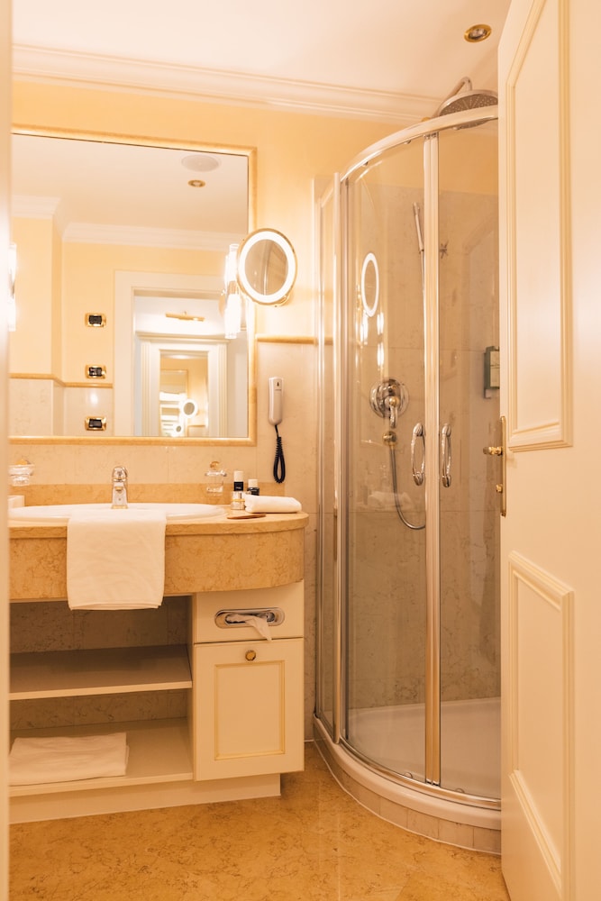 Alpenpalace Luxury Hideaway & Spa Retreat 50/50