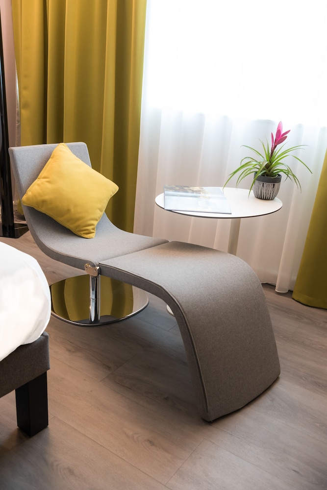NOVOTEL CHARTRES 32/70