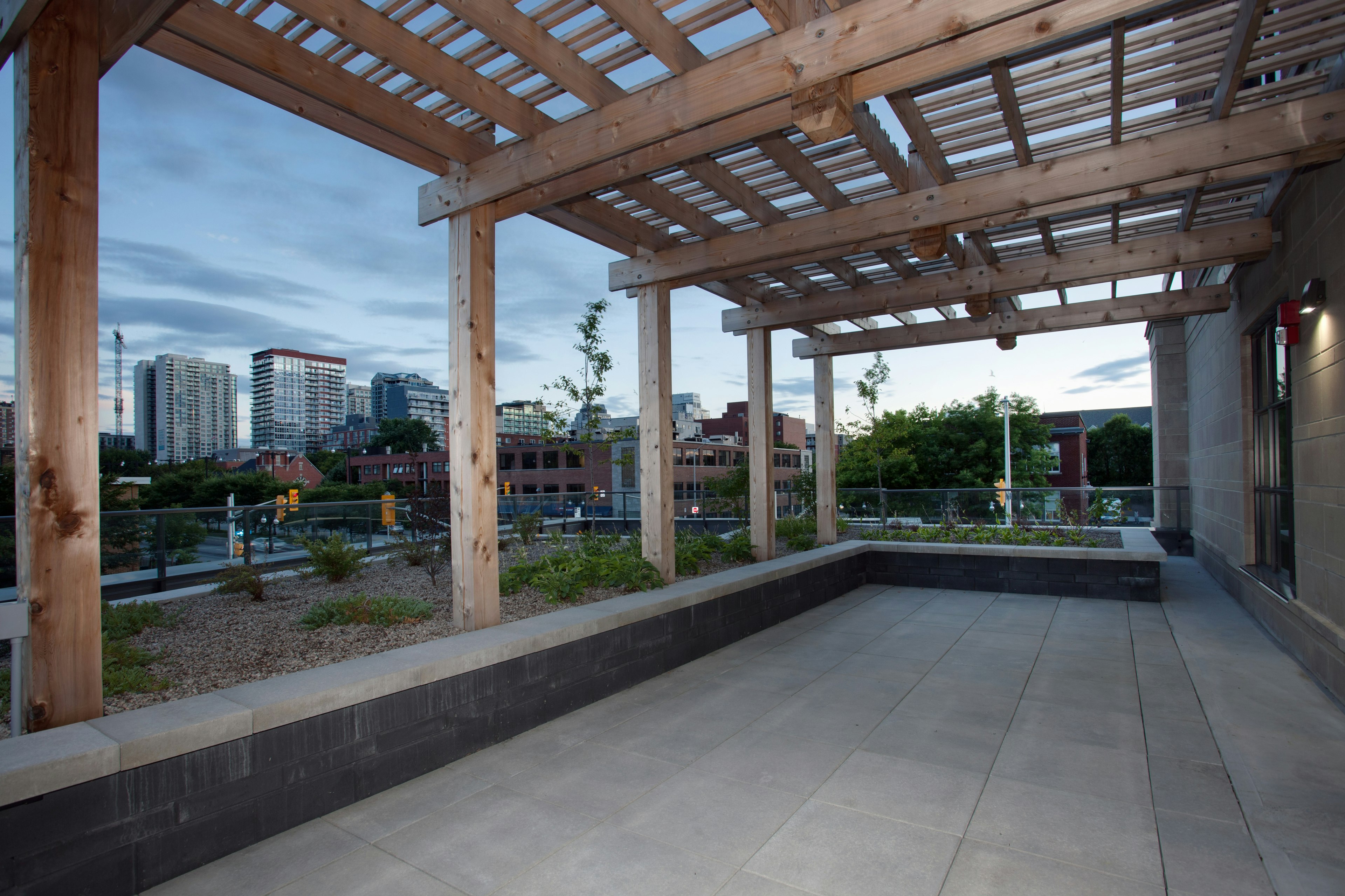 Holiday Inn Express And Suites Ottawa Downtown East 72/78