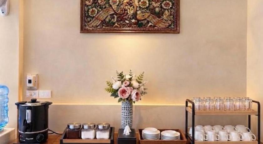Ponburi Hotel 16/90