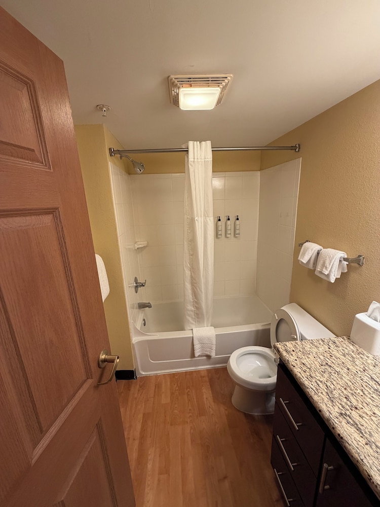 MainStay Suites Bloomington near University 41/42