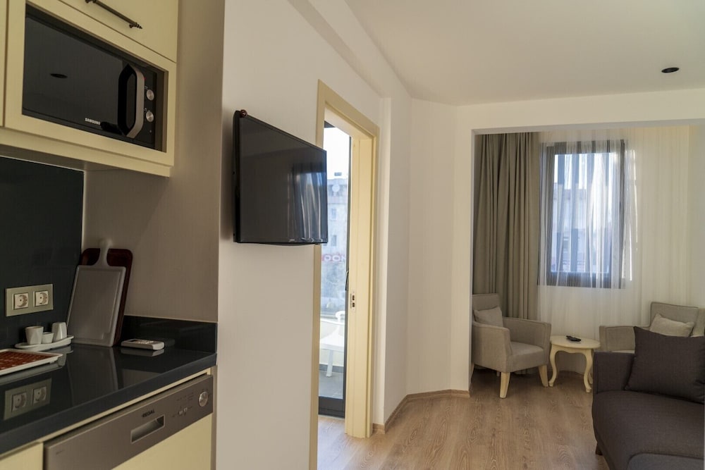Channel Suites 27/35