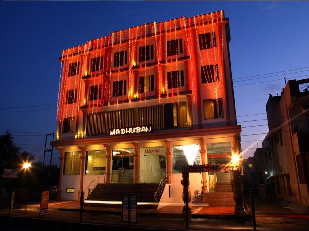 Hotel Madhuban 1/34