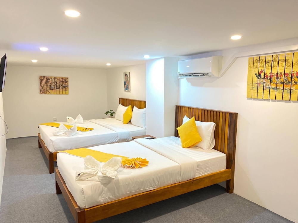 Grand Elevation Hotel 56/65