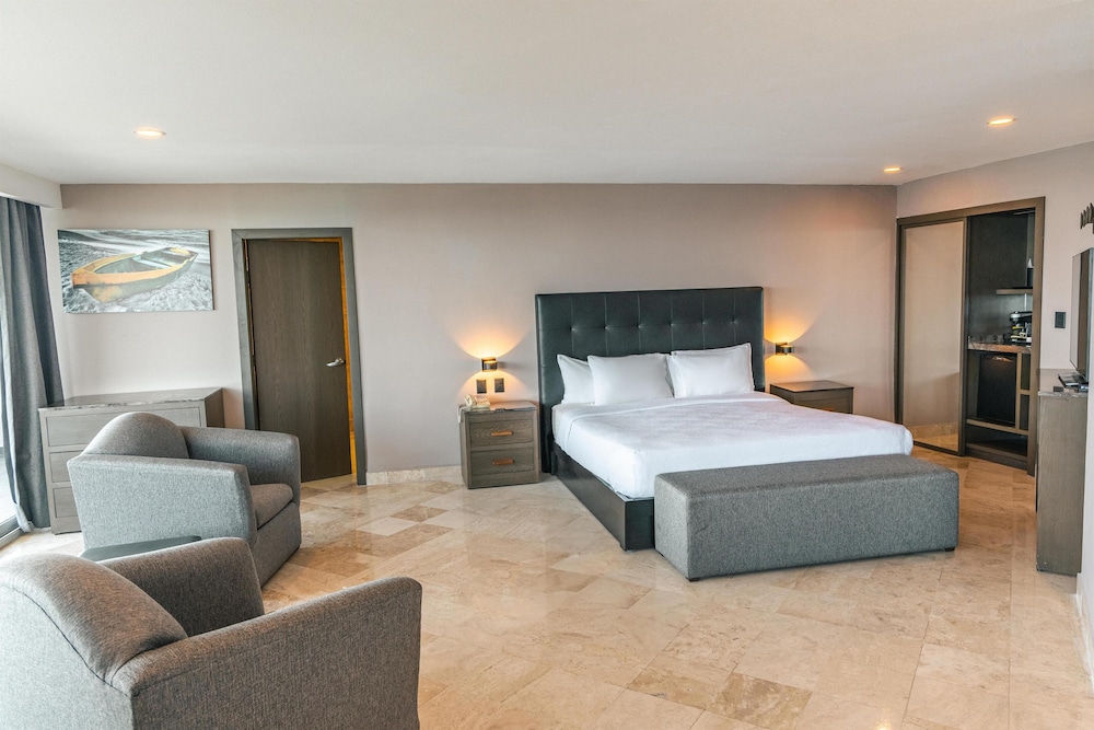 MASTER, SUITE, KING BED, OCEAN VIEW, BALCONY
