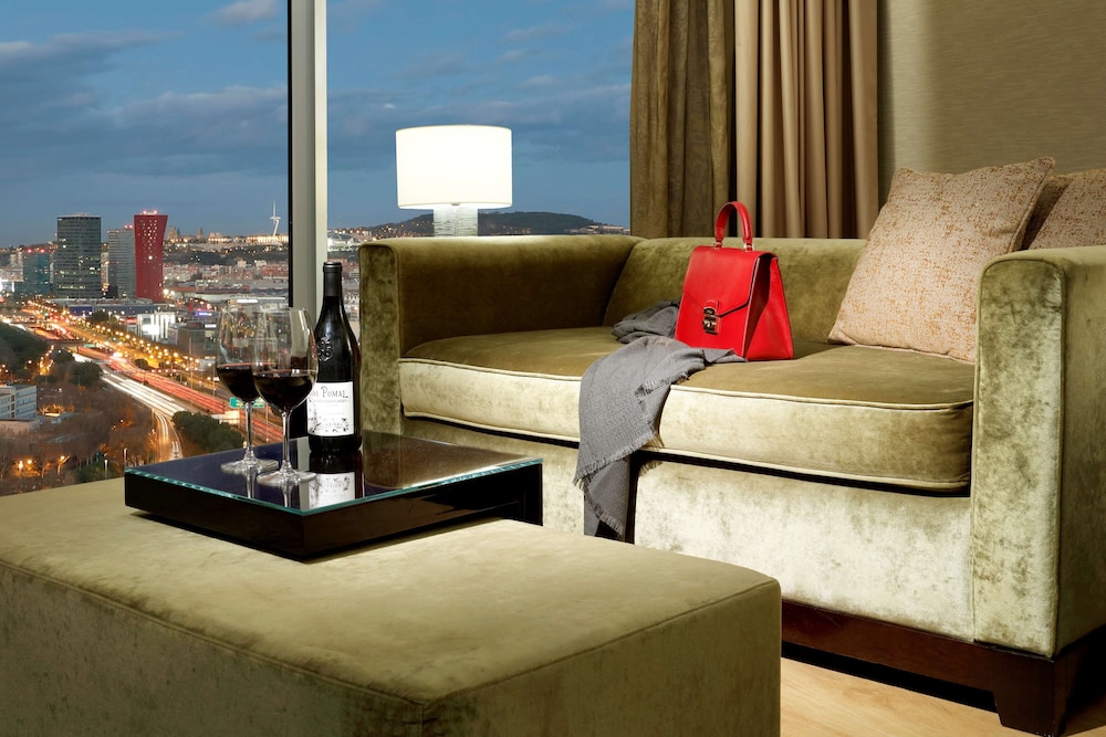 Hyatt Regency Barcelona Tower 53/82