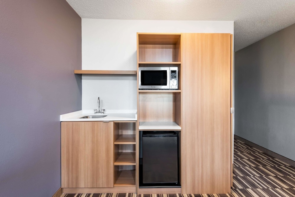 Microtel Inn and Suites By Wyndham Beaver Falls 25/30