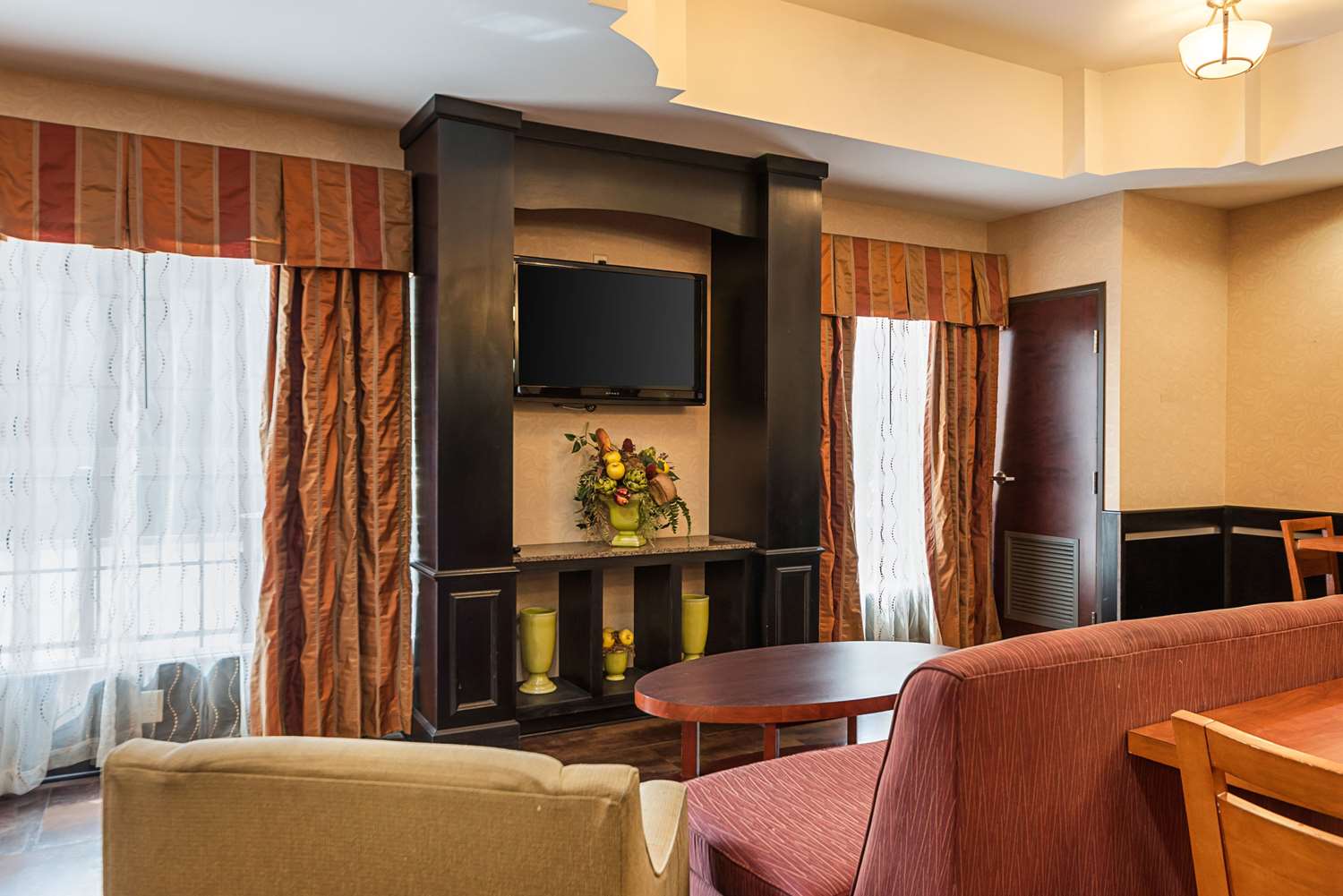 Comfort Suites Sulphur 32/56