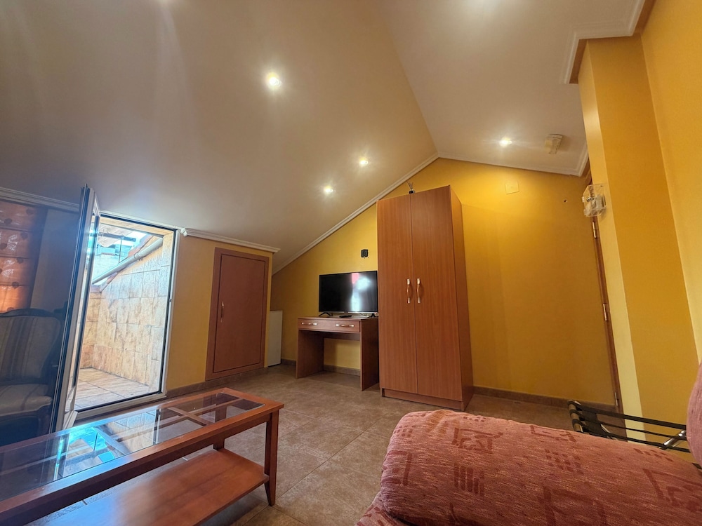 Hotel Real de Castilla 46/50