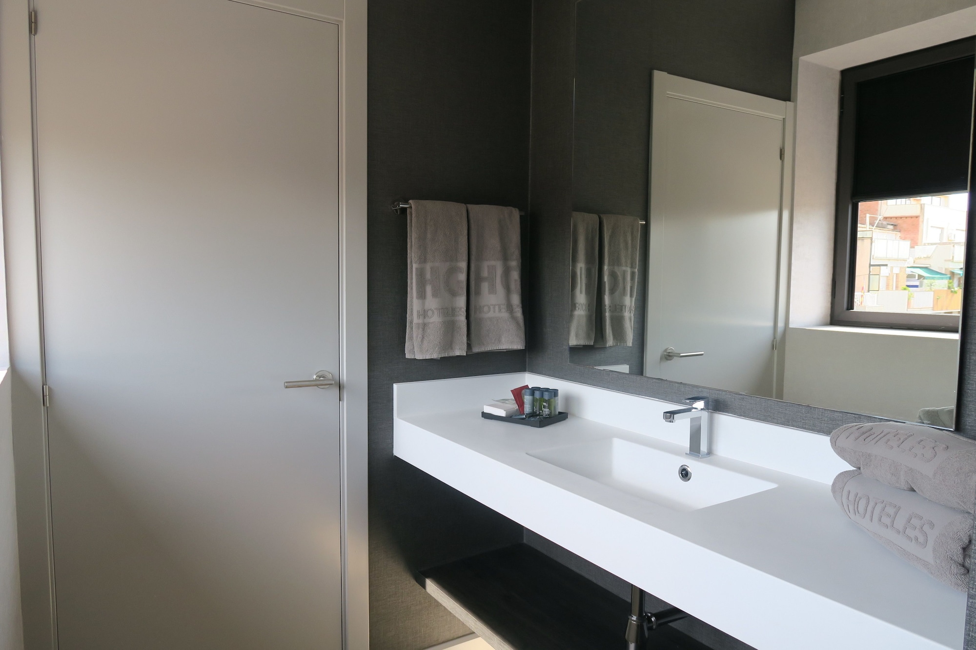 غرفة سوبيريور ثلاثية بسرير مزدوج مع أريكة بمطبخ، HG City Suites Barcelona 2/2