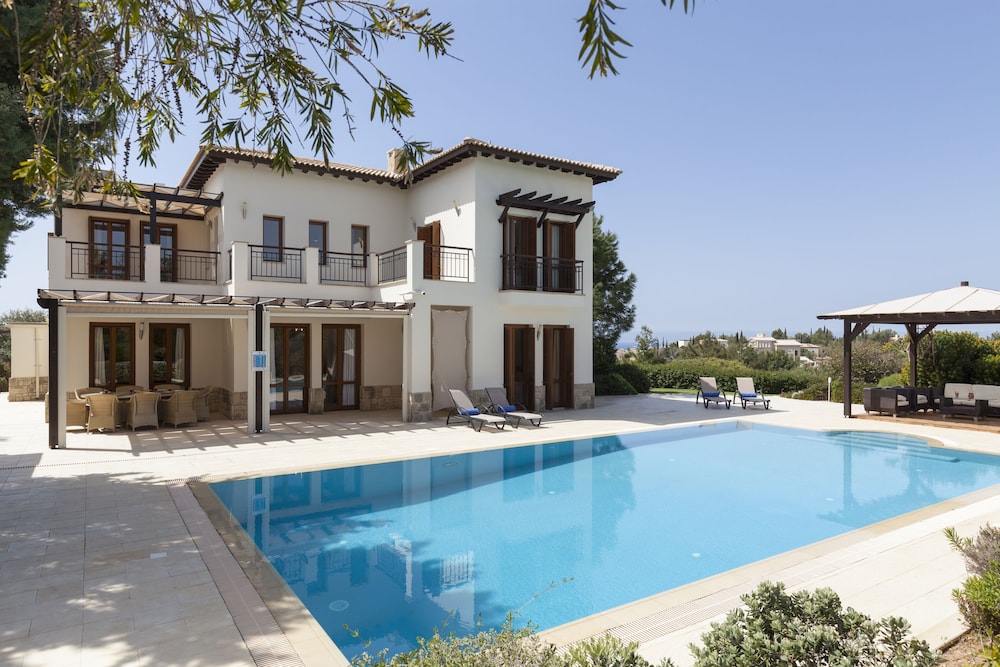Aphrodite Hills Rentals - Superior Villas 3/50