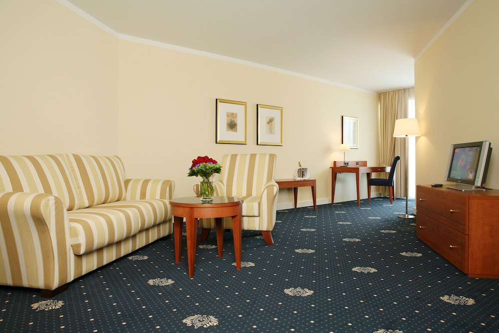 Hotel Vier Jahreszeiten Starnberg 36/52