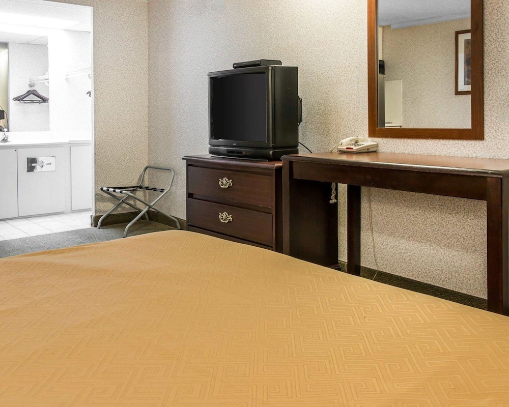 Rodeway Inn Madison Heights - Detroit 15/24