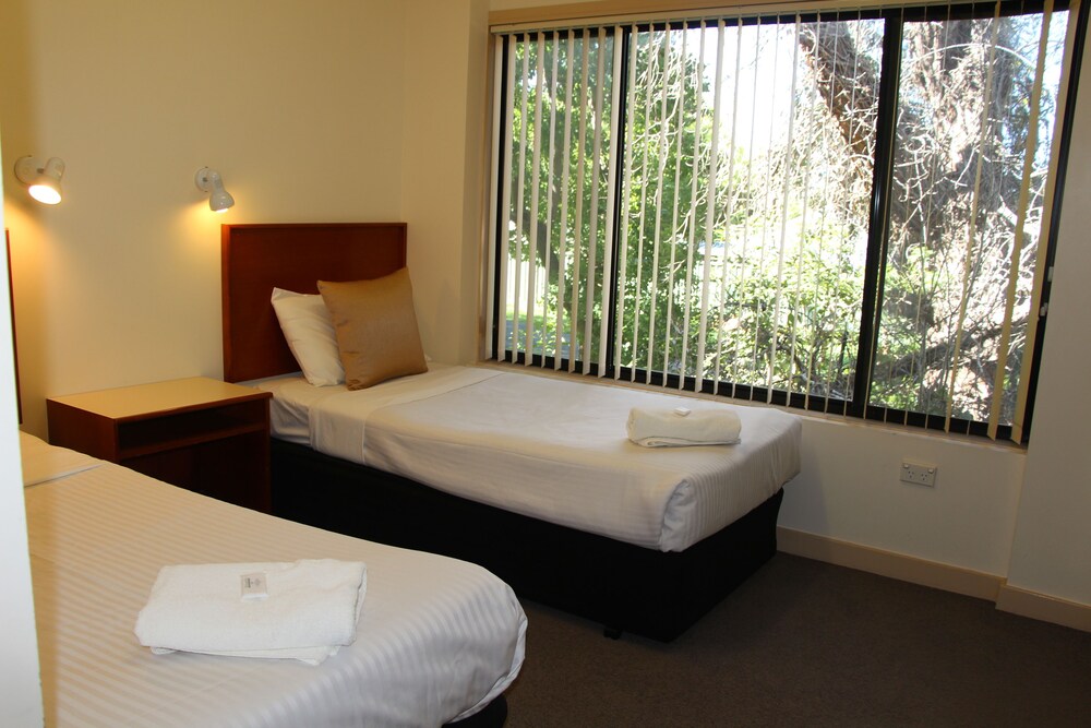 PIONEER WAY MOTEL 21/55