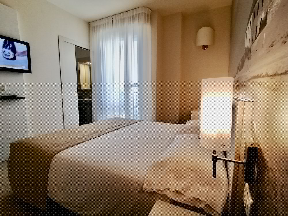 Palace Regina 24/64