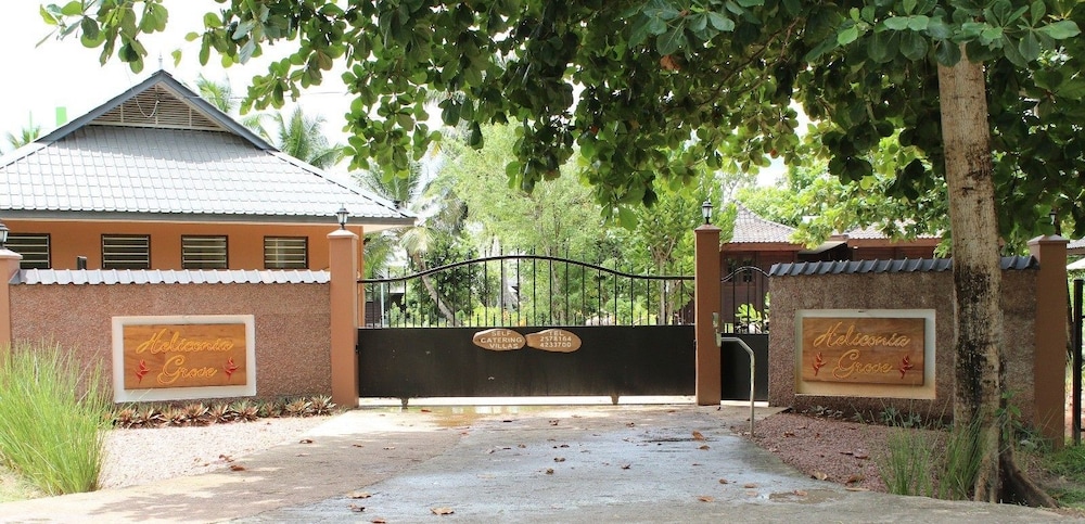 Heliconia Grove 42/46
