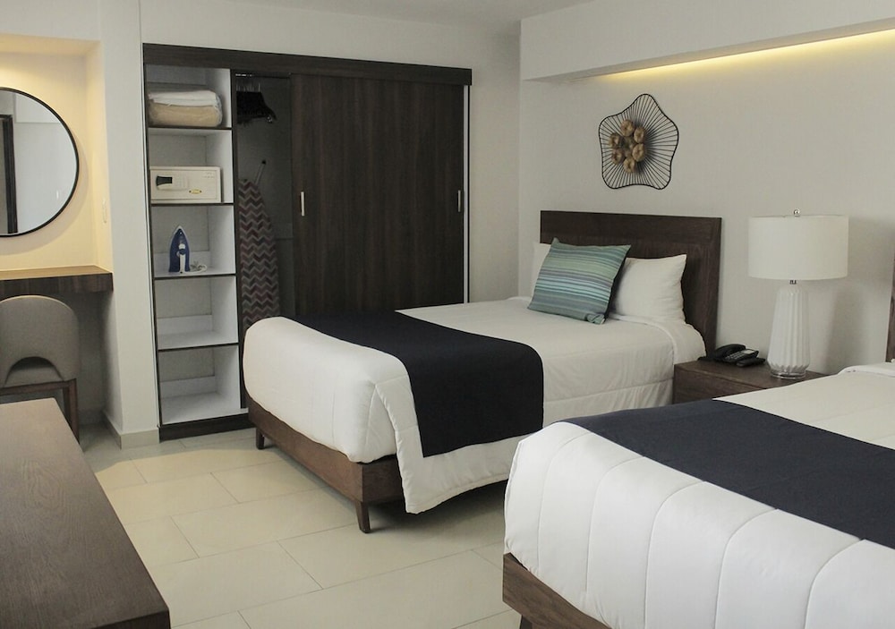 Sunvivia by Fiesta Americana Mazatlan 18/80