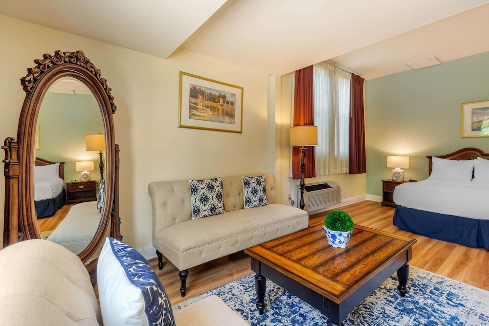 The Carriage House Inn Newport 29/44