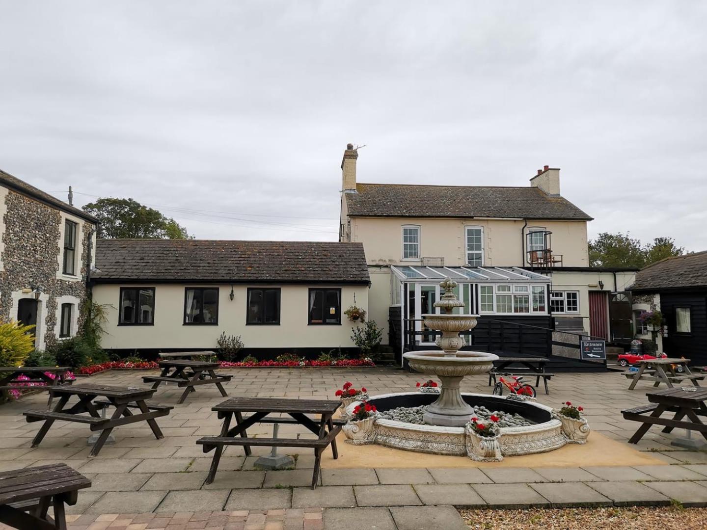 Coach House Hotel 2/60