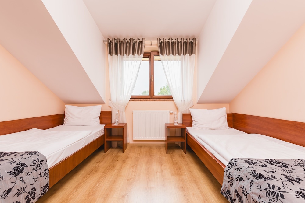 2 BEDROOMS, FAMILY, STUDIO, SUITE