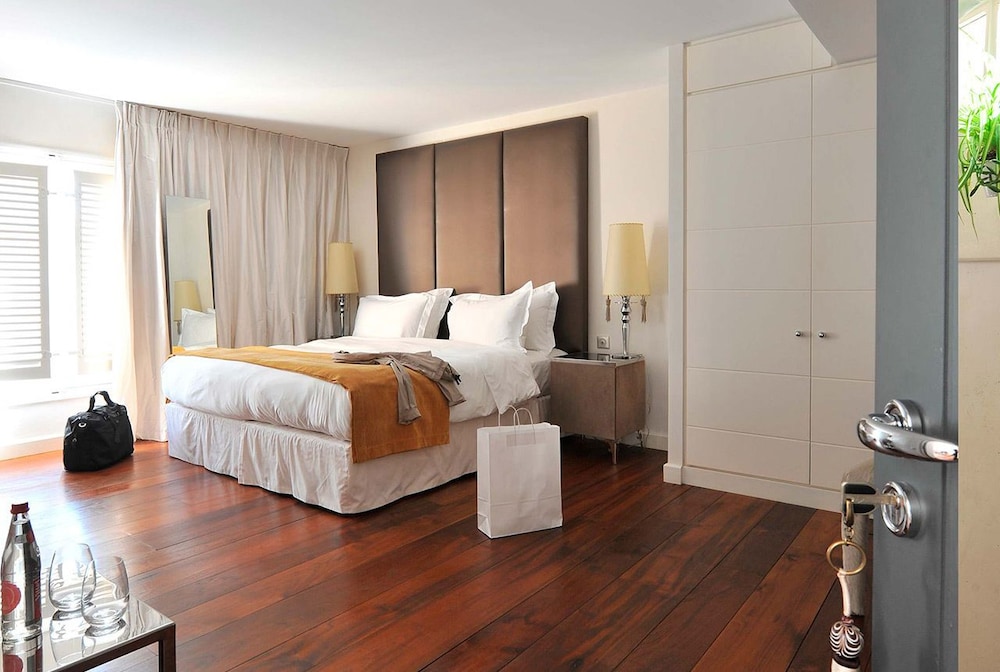 DELUXE, DOUBLE BED