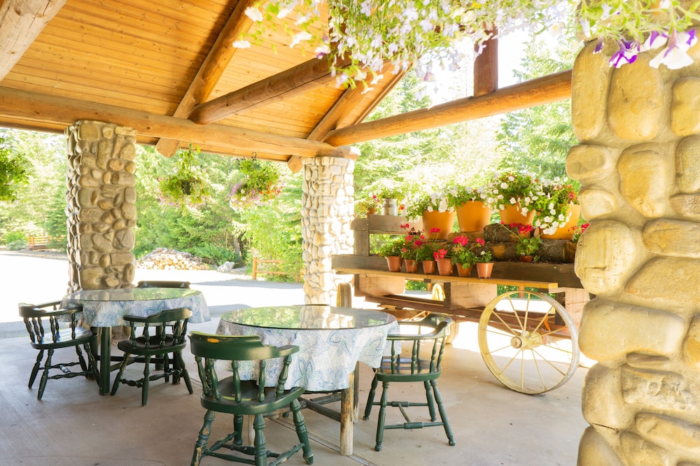 Bonners Ferry Log Inn 38/48