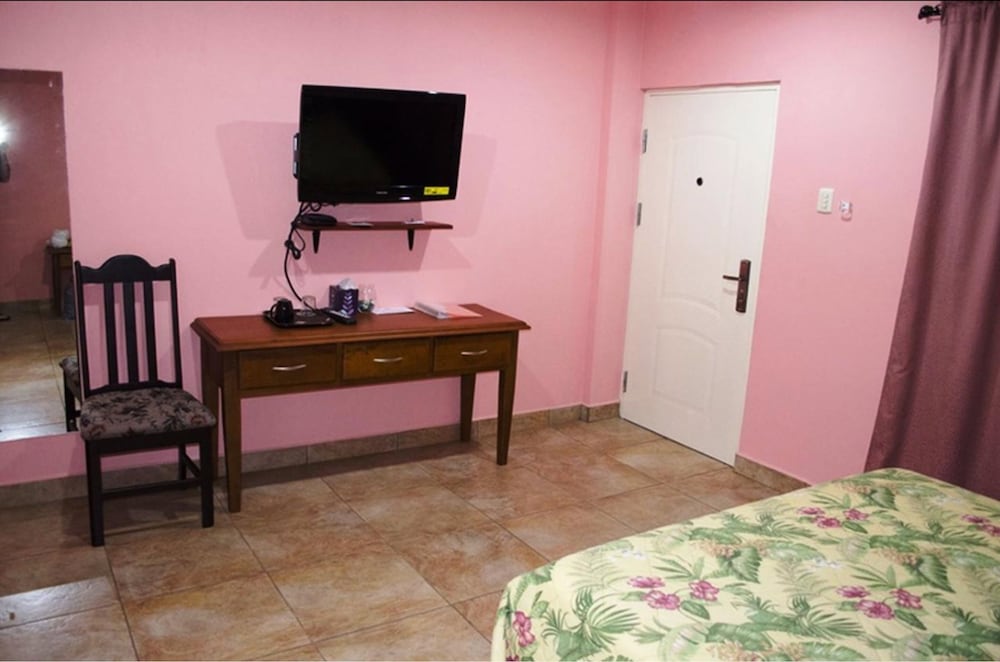 Piarco Village Suites 14/20